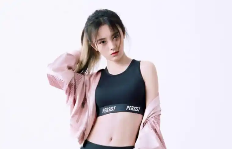 原创鞠婧祎晒照迎新年,妆容引热议,被吐槽"万年不变的妆容"