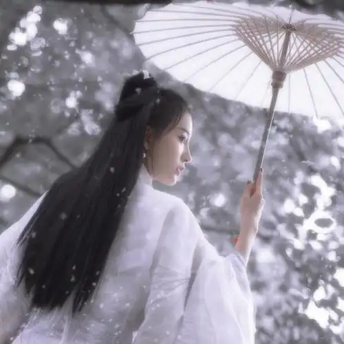 执油伞仙气十足的白衣古风美女-女生头像 - 壁纸之家