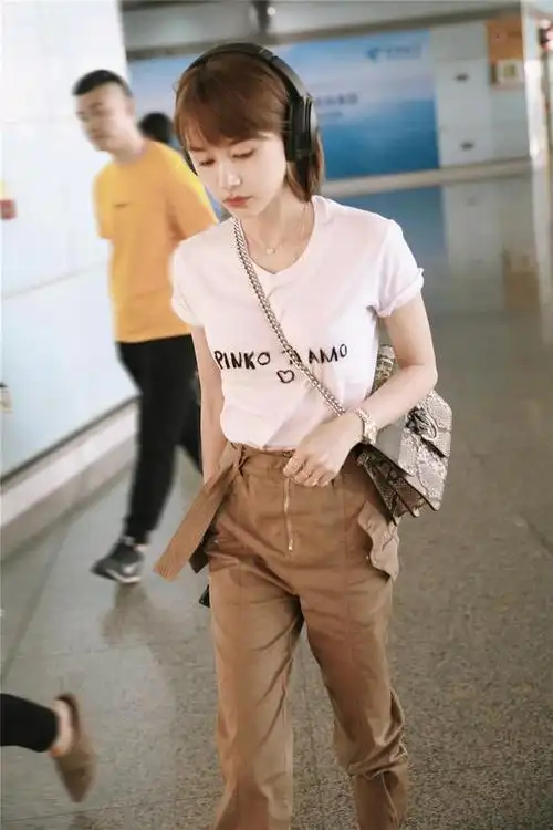 王子文工装裤配白t恤潮流复古