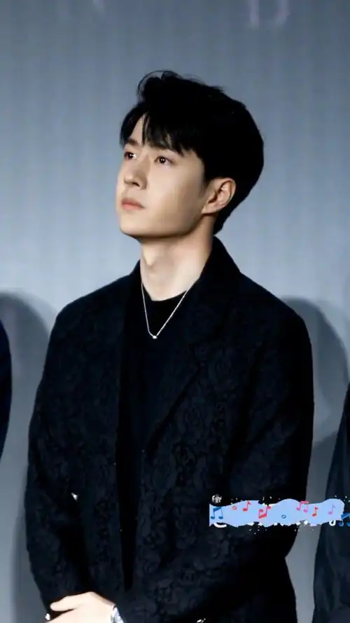 王一博这个喉结真的存在吗!好蛊好蛊01-度小视