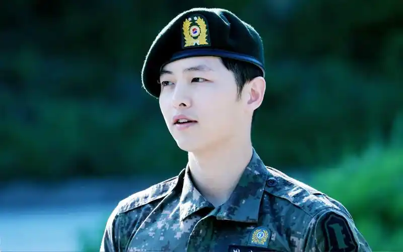 国民老公宋仲基军装图片桌面壁纸