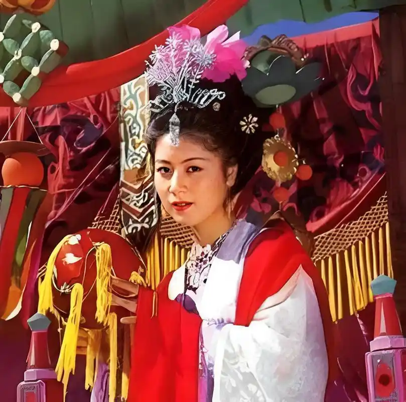 唐僧的母亲由黄梅女演员马兰(也是余秋雨的妻子)扮演!   #动态创作月