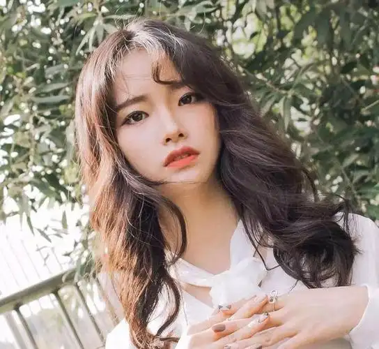 其实烫个螺旋状卷发也是不错的