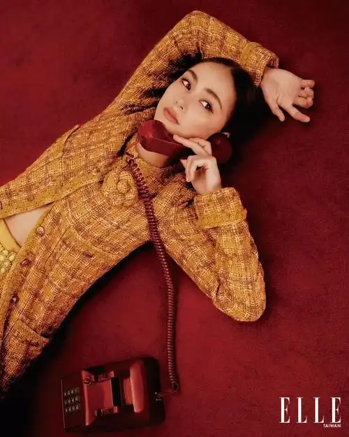 昆凌吐槽当宝妈心声 初见女儿「好黏」