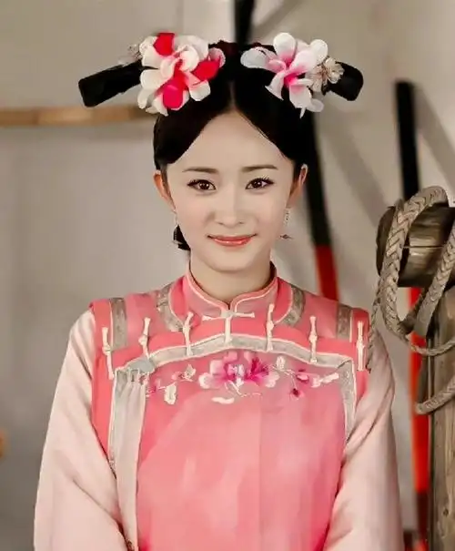 杨幂洛晴川早期旧照#来看杨幂早期饰演晴川得旧照片,那个时候眼纠里