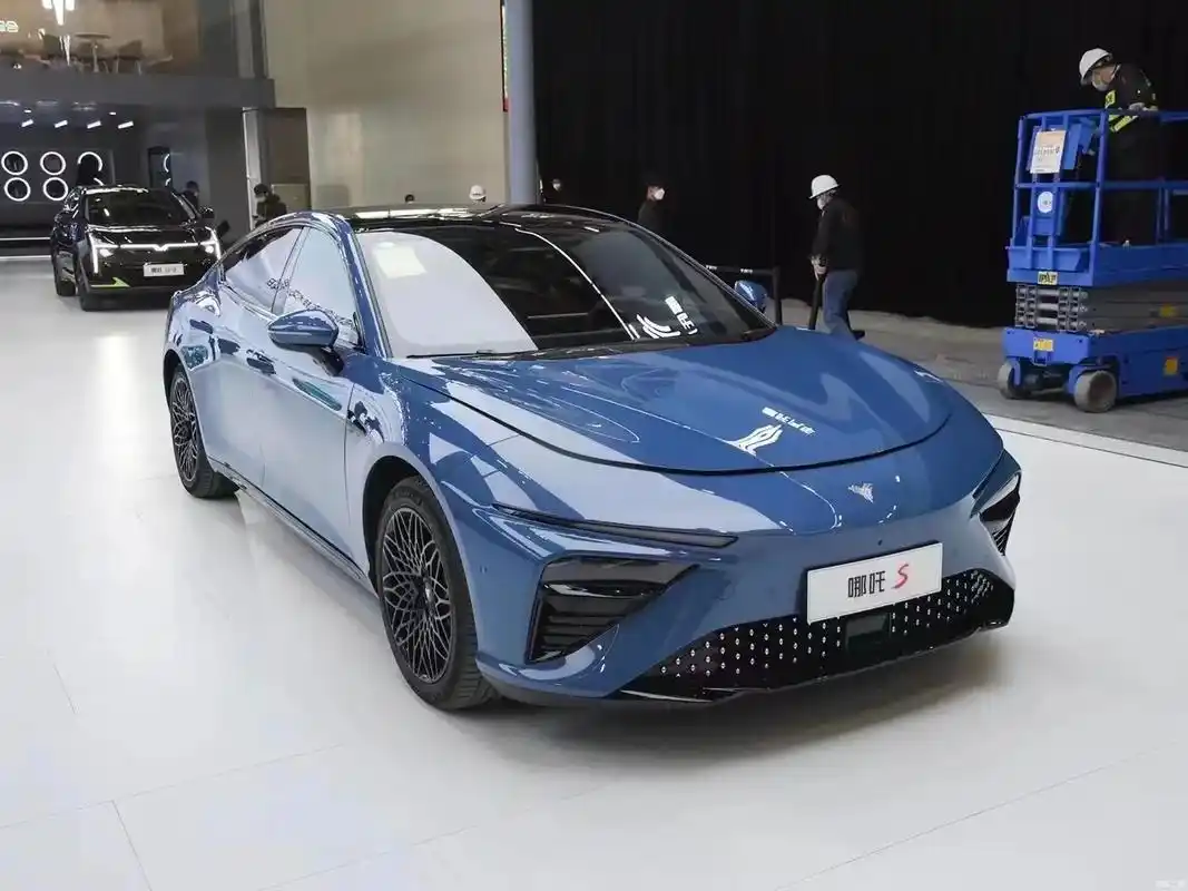 杭州首发新能源汽车 哪吒s 快来买!0首付来了,指导价18. - 抖音