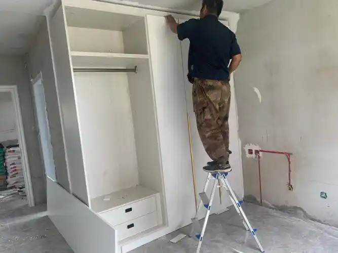 定制衣柜终于到了安装中期待效果