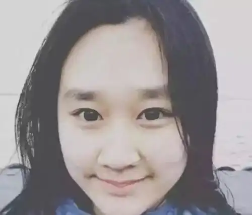 47岁刀郎近照曝光!光头发福严重!两段婚姻家庭幸福!女儿颜值高