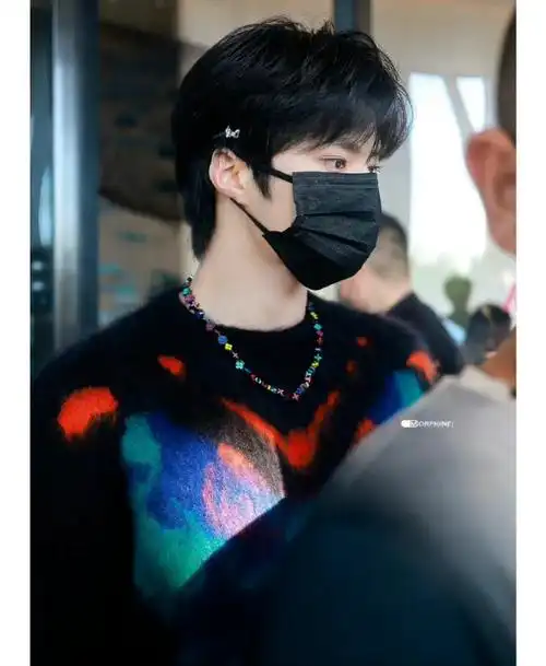 刘耀文看秀造型饭拍路透