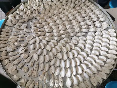 温情暖冬至,师生包饺子——陕西工贸职业中等专业学校开展冬至包饺子