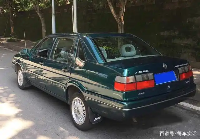 曾经叱咤国内车坛的大众桑塔纳2000