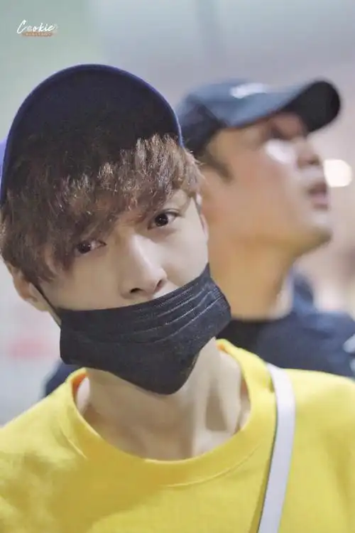 张艺兴超话#明星素颜的高光时刻#素颜都让人心动@努力努力再努力x宝贝