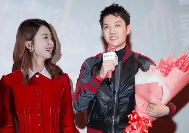 看到绯闻缠身的冯绍峰,才明白他与赵丽颖离婚,金星早就给出答案