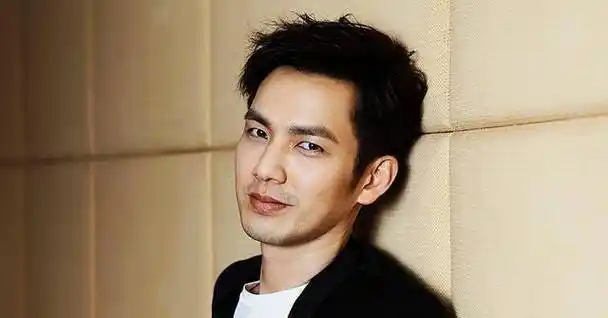 钟汉良娇妻罕曝,个头高挑身材好,夫妻俩低调恩爱同框画面超甜蜜