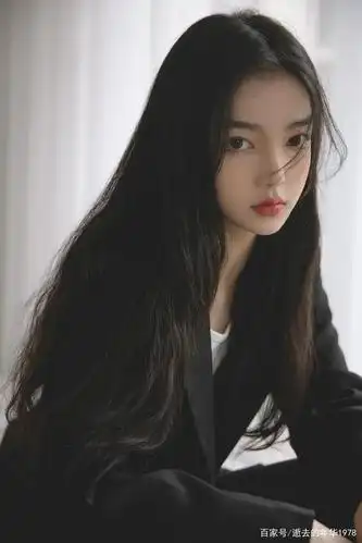 冷艳美女黑色系酷美写真图片