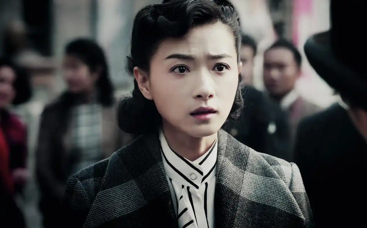 万茜在《脱身》里的民国造型真好看,黄俪文这个角色也很适合她