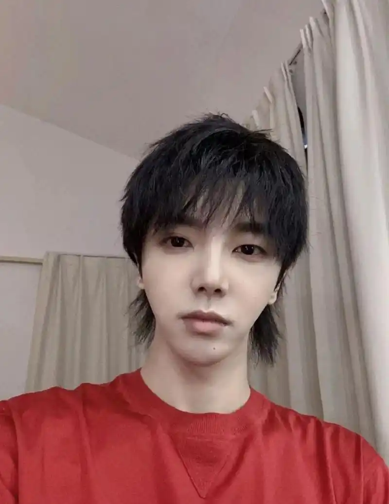 新粉那些年没见过的华晨宇照片 18年以后的照片