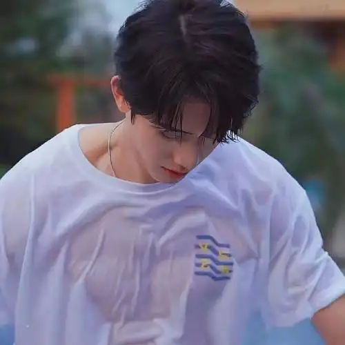 想求一些星星的腹肌图