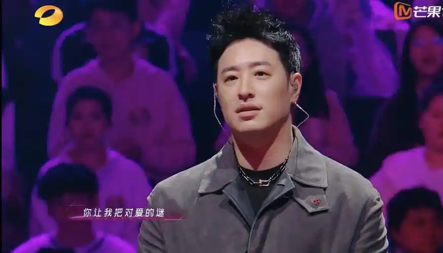 周笔畅和潘玮柏的歌曲风格属于完全不相似,而现场很多镜头都可以