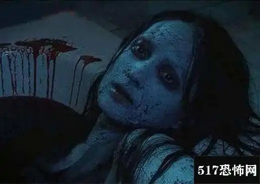 狗看见鬼有几种表现,狗看见鬼会疯狂大叫/看见亲人鬼魂摇尾巴