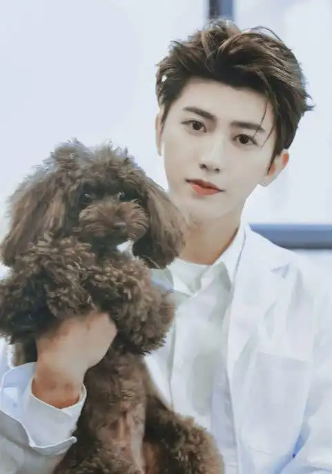 有一种洗白叫蔡徐坤留寸头男友力十足网友早该这样了