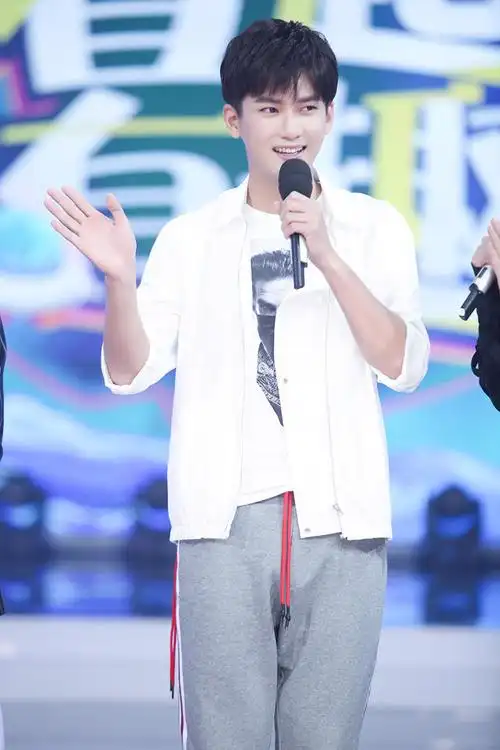 《快乐大本营》活力精分熊梓淇 新技能爆笑首秀