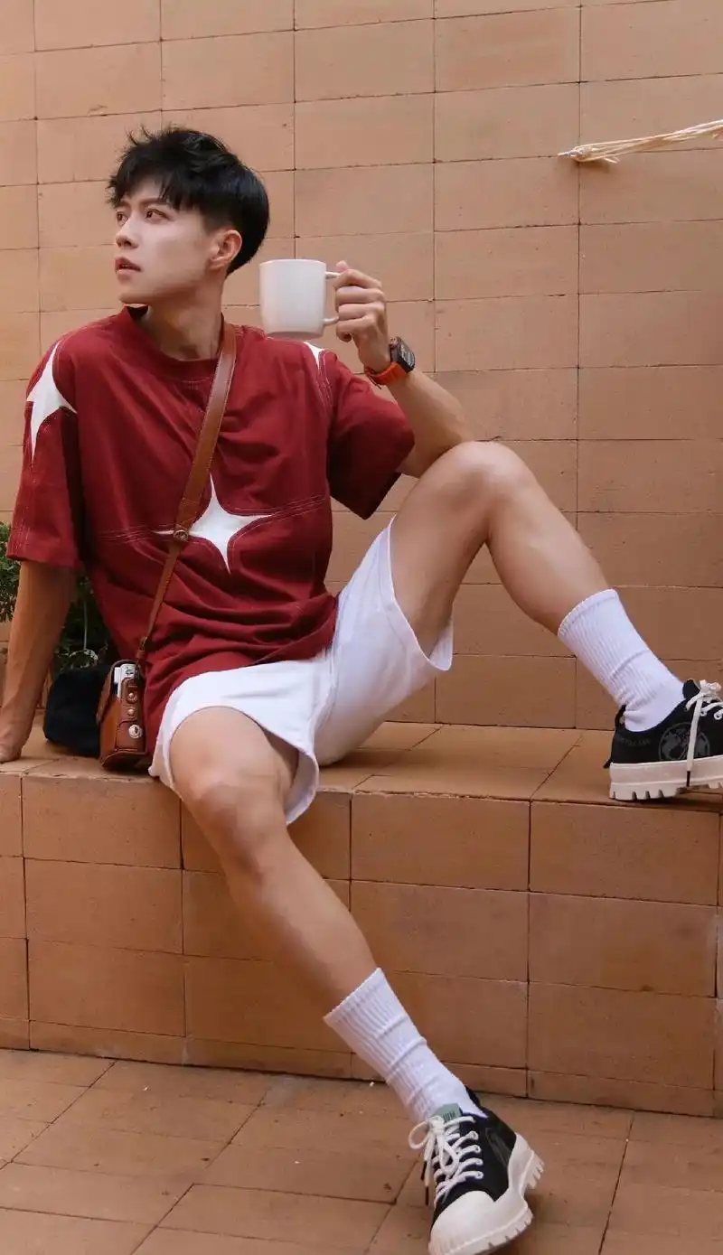 不忙 你说 我在听 #作品推荐上热门 #体育生 #腹肌 # - 抖音