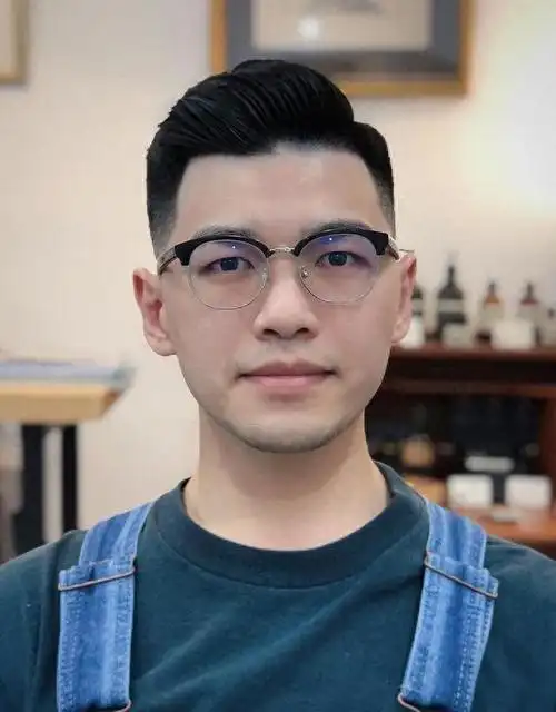 上了年纪的男人,尽量别剪寸头,少烫发!试试这3种发型,更有型