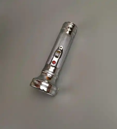 老式手电筒 老式手电筒飞鹰牌 凯达牌 铁质 铁皮两节一号电池 黄光 怀