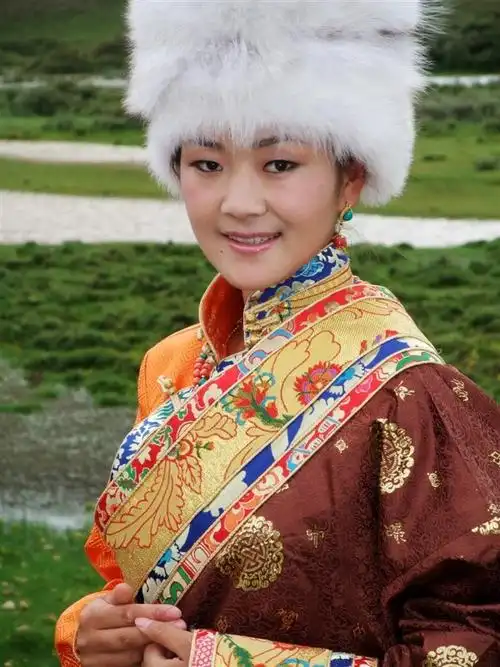 降央卓玛的热门歌曲 - 小玉 - 品读-札记