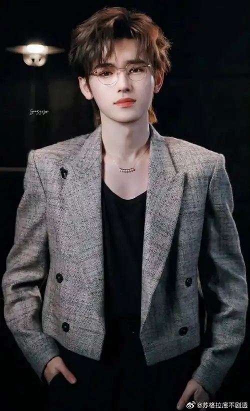 宋亚轩变身金丝男##宋亚轩金丝眼镜歪头杀