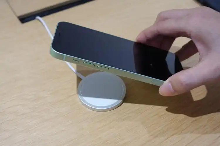 2.magsafe磁力无线充电器