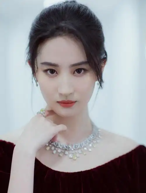 唯美清纯的刘亦菲清纯甜美明艳动人