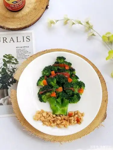 西兰花搭配胡萝卜,做一道创意菜,寓意好,营养高