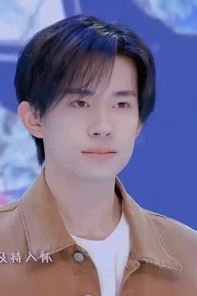 易烊千玺 每一次出关真的都会惊艳到我,不知不觉又变了模样, - 抖音