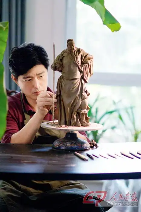 张宇:做自己的泥塑艺术