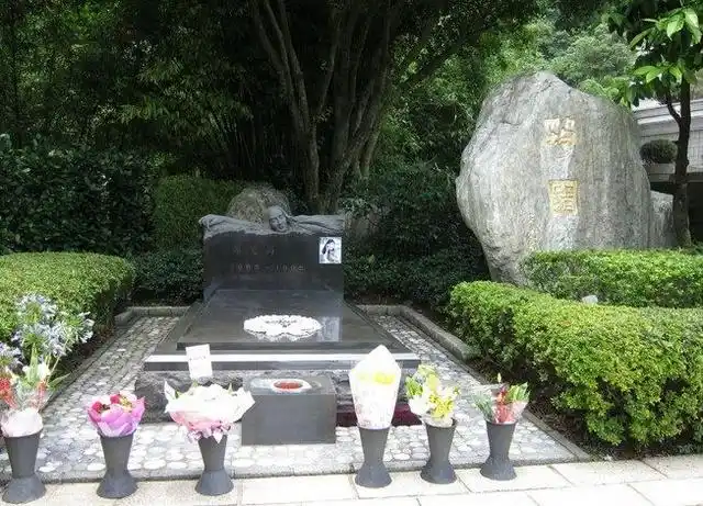 一代歌后邓丽君小姐的墓园——筠园,这里处处可见音乐的符号!