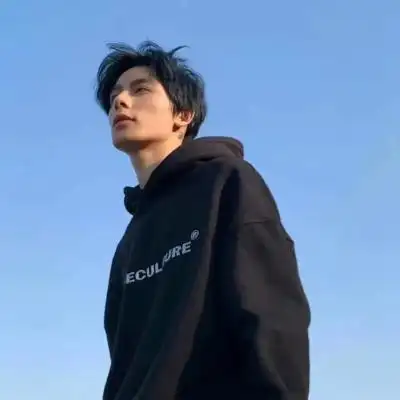 慵懒少年感阳光男神男生头像 学院运动风日常生活男生微信头像_男生