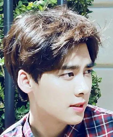 男的鹅蛋脸剪什么短发合适 男生鹅蛋脸短发发型图片