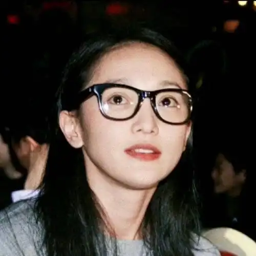 戴眼镜的女生真是太难了|圆脸|脸型|妆容|方脸|镜框_网易订阅