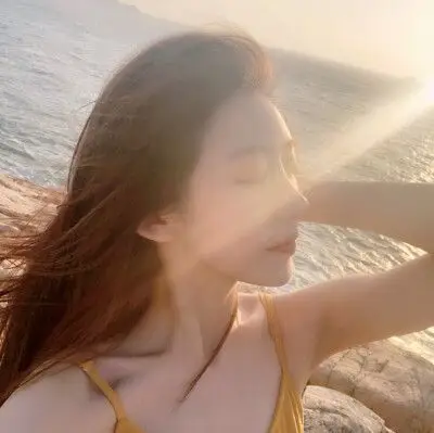 女头侧脸温柔个性