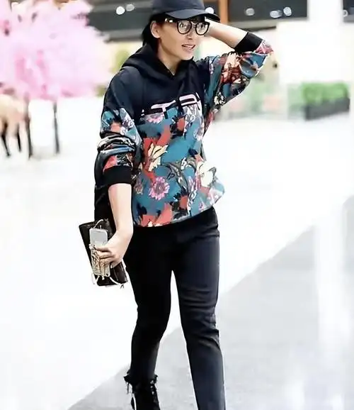 刘涛的真实一面:多面魅力在街拍中绽放