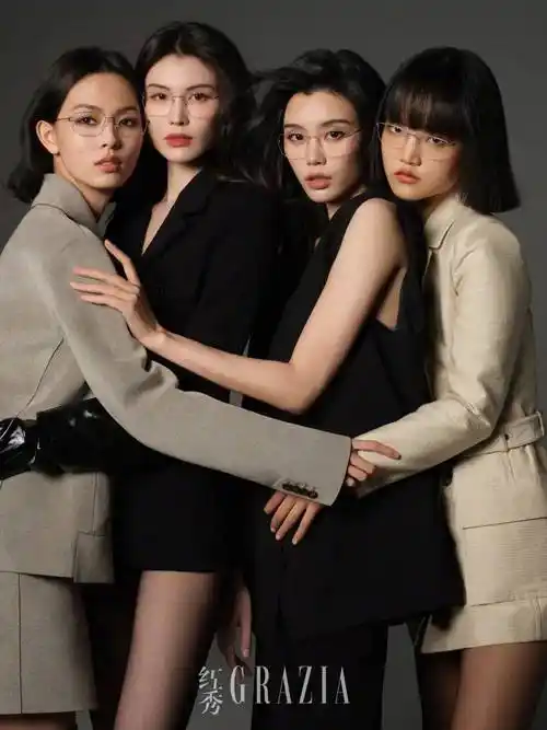 原创奚梦瑶何穗性感比基尼秀身杰出展现女性魅力