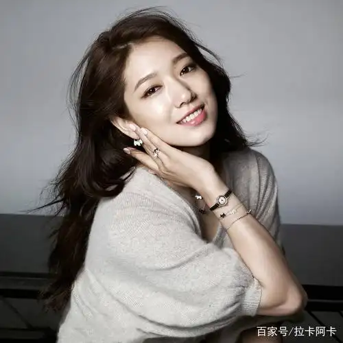 朴信惠各式美颜照来袭,这组照片多少人拿来做头像?