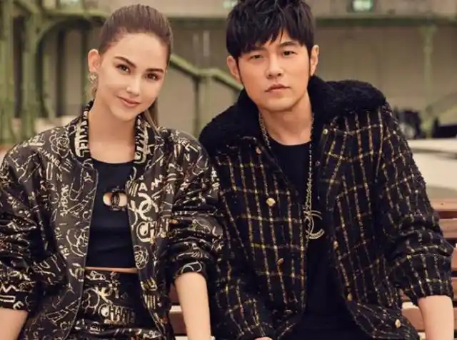 周杰伦晒合照为昆凌庆生二人戴同款墨镜秀恩爱2