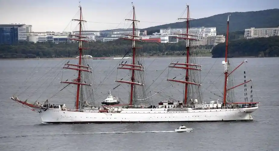 沿北方海路探险的俄罗斯谢多夫号帆船即将抵达勘察加