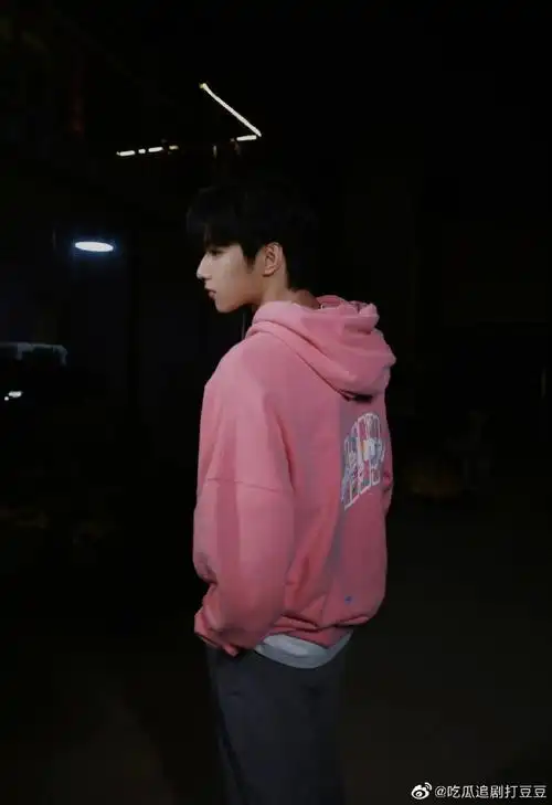 "浑然天成的发型"好帅气,夏日男友风拉满@时代少年团-刘耀文