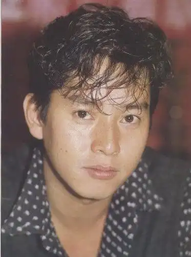 谭咏麟,1950年8月23日出生于香港,籍贯广东新会,中国香港男歌手,音乐