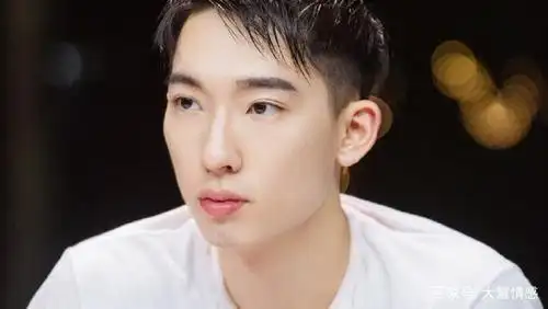 但是上一期节目,两个人在谈到如何解决异地恋这一问