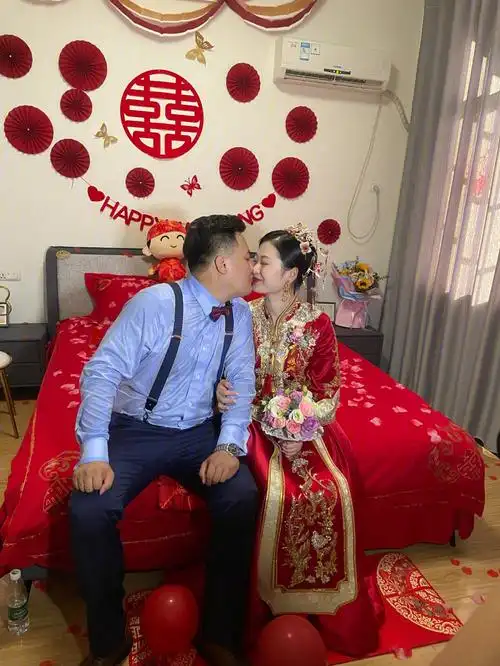 金婷婷和老公结婚照片女方接亲早上吃啥金婷婷的婚礼过程金婷婷的年龄